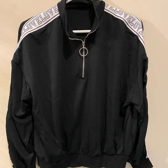 Black and white sweater - Picture 1 of 2